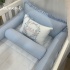 Enxoval de Berço Floral Jardim Encantado Xadrez Azul 10 Peças com Almofada de Amamentação e Trocador de Cômoda