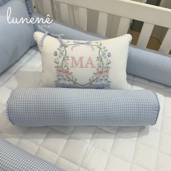 Enxoval de Berço Floral Jardim Encantado Xadrez Azul 10 Peças com Almofada de Amamentação e Trocador de Cômoda