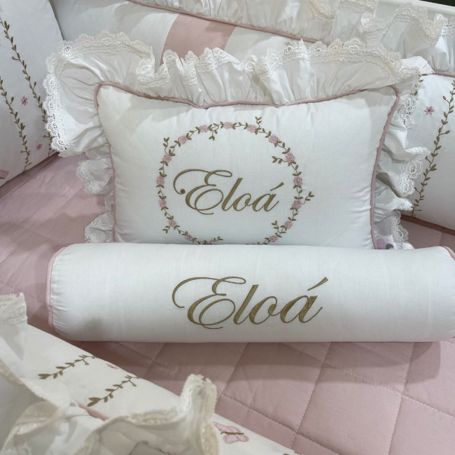 Enxoval de Berço Personalizado 08 Peças 200 Fios Ana Julia Branco e Rosê