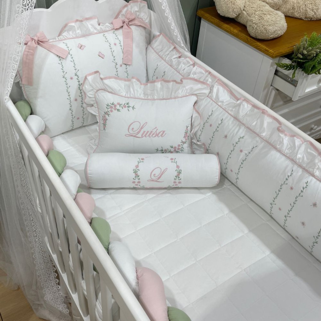 Enxoval de Berço Personalizado 08 Peças 200 Fios Ana Julia Rosê e Verde Doce