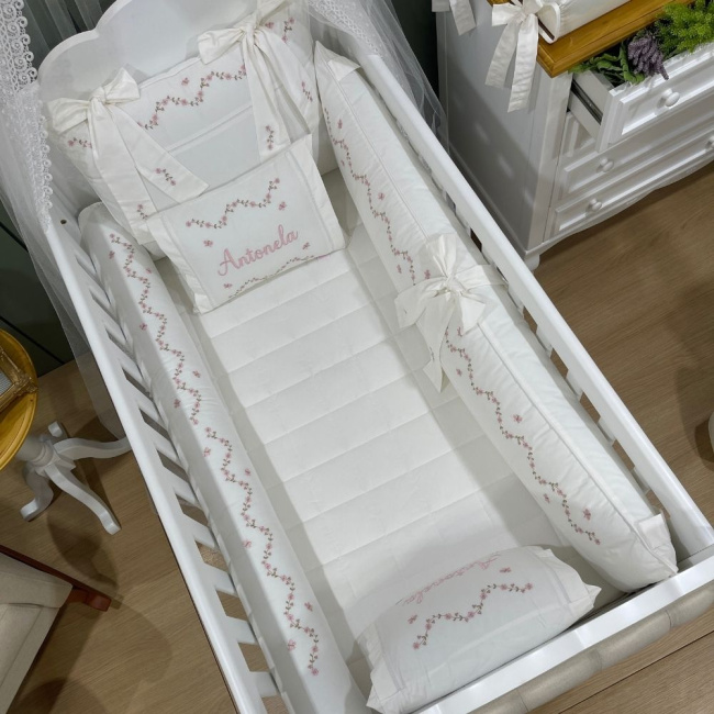 Enxoval de Berço Personalizado 08 Peças Capri Baby 200 Fios 4506