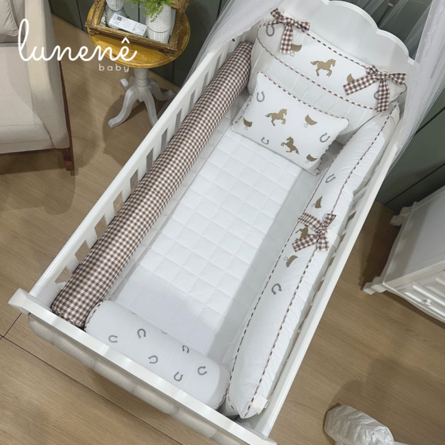 Enxoval de Berço Personalizado 08 Peças Cavalinho Xadrez Cáqui 200 Fios