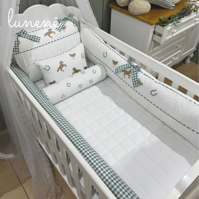 Enxoval de Berço Personalizado 08 Peças Cavalinho Xadrez Verde 200 Fios