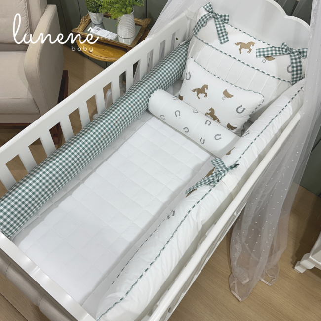 Enxoval de Berço Personalizado 08 Peças Cavalinho Xadrez Verde 200 Fios