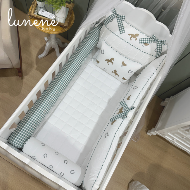 Enxoval de Berço Personalizado 08 Peças Cavalinho Xadrez Verde 200 Fios