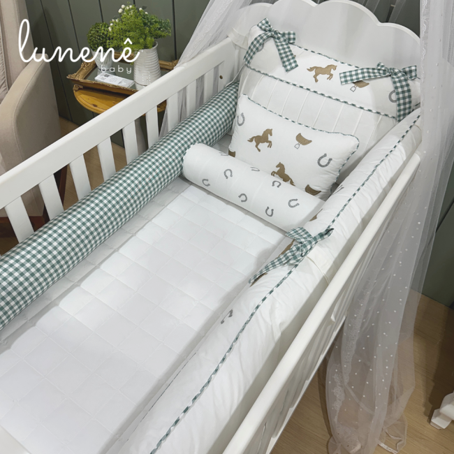 Enxoval de Berço Personalizado 08 Peças Cavalinho Xadrez Verde 200 Fios