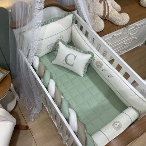 Enxoval de Berço Personalizado 08 Peças Com Trança Cute Baby Trio Bichinhos Verde 140 Fios 4248