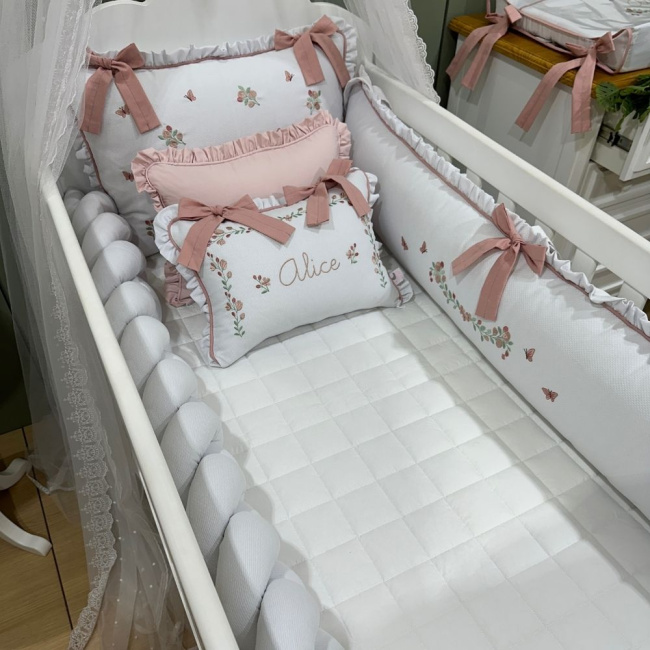 Enxoval de Berço Personalizado 08 Peças com Tranca Floral 200 Fios 4533