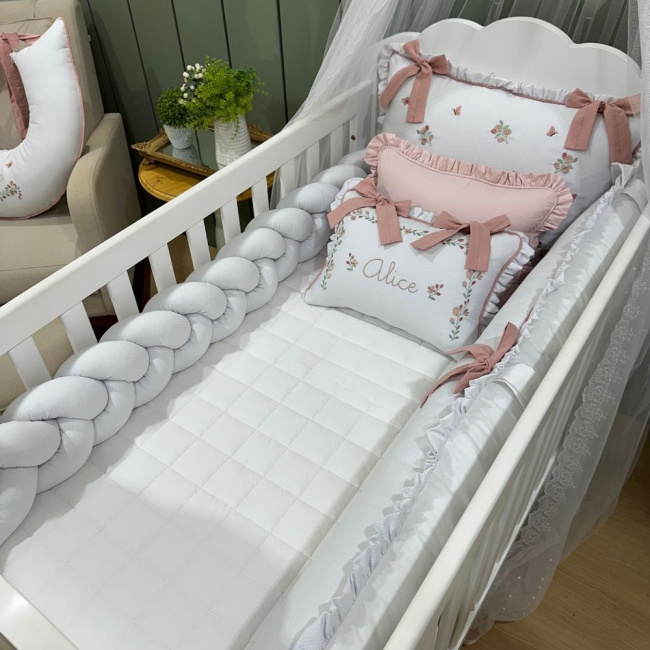 Enxoval de Berço Personalizado 08 Peças com Tranca Floral 200 Fios 4533