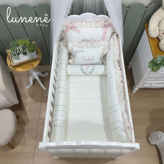 Enxoval de Berço Personalizado 08 Peças Coração Florido 200 Fios com lateral e rolo