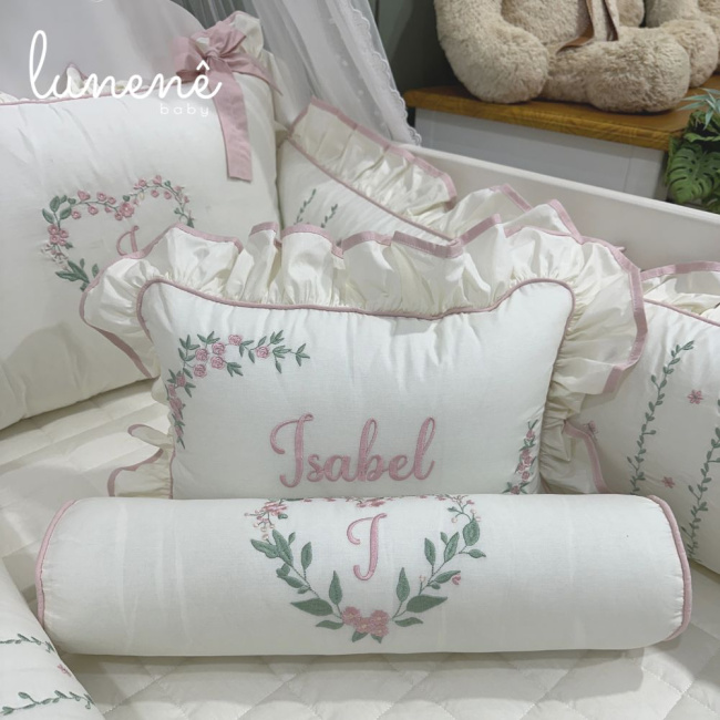 Enxoval de Berço Personalizado 08 Peças Coração Florido 200 Fios com lateral e rolo