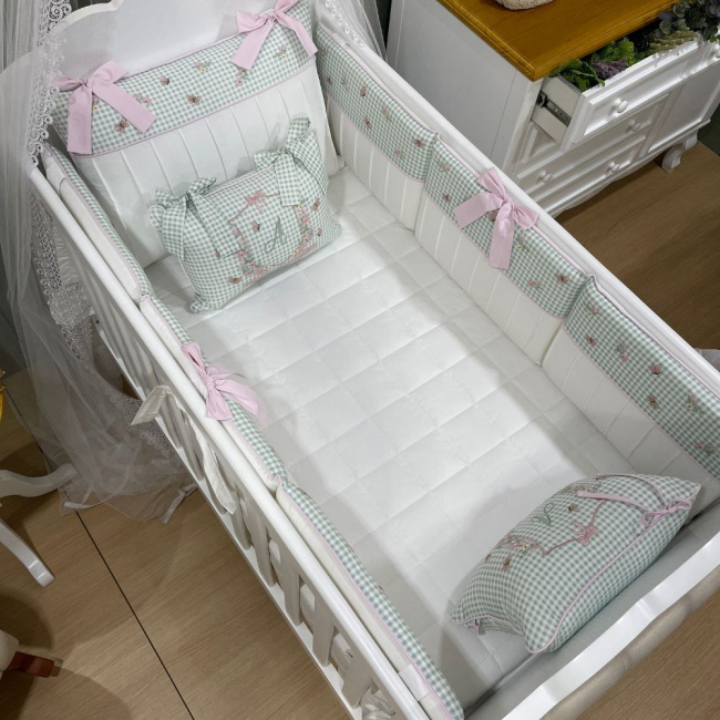Enxoval de Berço Personalizado 08 Peças Jardim Encantado com nome Alice 4494