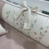 Enxoval de Berço Personalizado 08 Peças Ramo de Flores Terracota Personale 200 Fios 9049