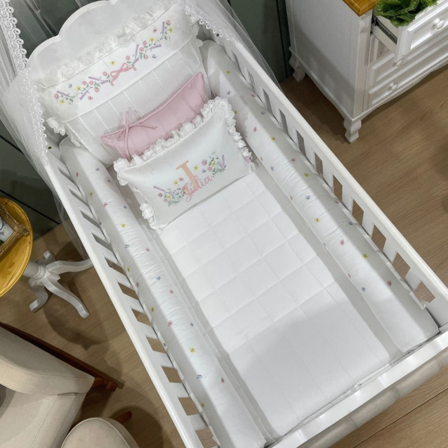 Enxoval de Berço Personalizado 08 Peças Rolos Flores Rose 400 Fios 4517
