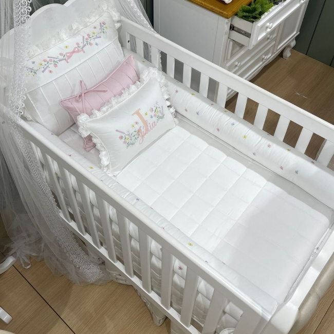 Enxoval de Berço Personalizado 08 Peças Rolos Flores Rose 400 Fios 4517
