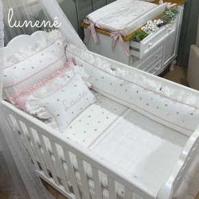 Enxoval de Berço Personalizado 09 Peças Borboletas Rose Laura com Nome do Bebê