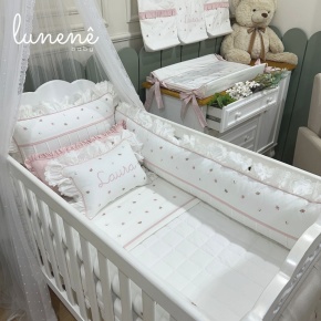 Enxoval de Berço Personalizado 09 Peças Borboletas Rose Laura com Nome do Bebê