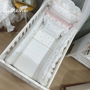 Enxoval de Berço Personalizado 09 Peças Borboletas Rose Laura com Nome do Bebê