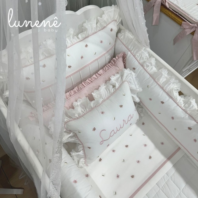 Enxoval de Berço Personalizado 09 Peças Borboletas Rose Laura com Nome do Bebê
