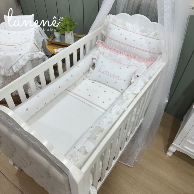 Enxoval de Berço Personalizado 09 Peças Borboletas Rose Laura com Nome do Bebê