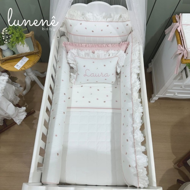 Enxoval de Berço Personalizado 09 Peças Borboletas Rose Laura com Nome do Bebê