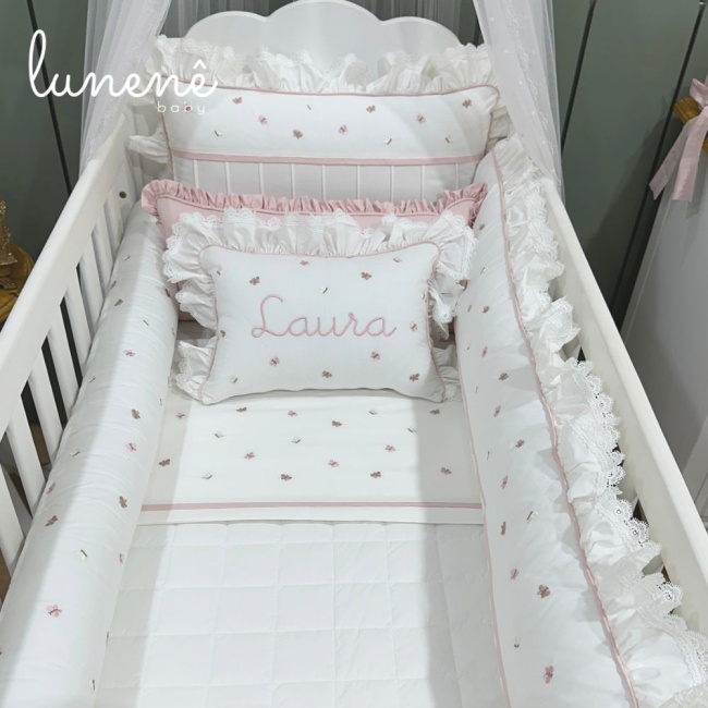 Enxoval de Berço Personalizado 09 Peças Borboletas Rose Laura com Nome do Bebê