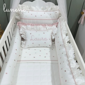 Enxoval de Berço Personalizado 09 Peças Borboletas Rose Laura com Nome do Bebê