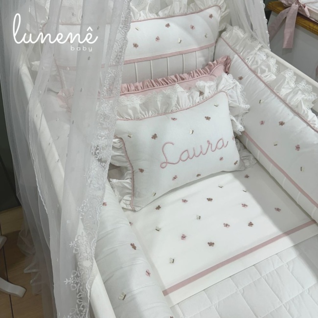 Enxoval de Berço Personalizado 09 Peças Borboletas Rose Laura com Nome do Bebê