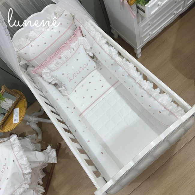 Enxoval de Berço Personalizado 09 Peças Borboletas Rose Laura com Nome do Bebê