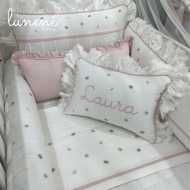 Enxoval de Berço Personalizado 09 Peças Borboletas Rose Laura com Nome do Bebê