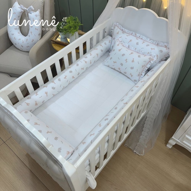 Enxoval de Berço Rose Bichinhos 10 Peças com Almofada Amamentação e Trocador