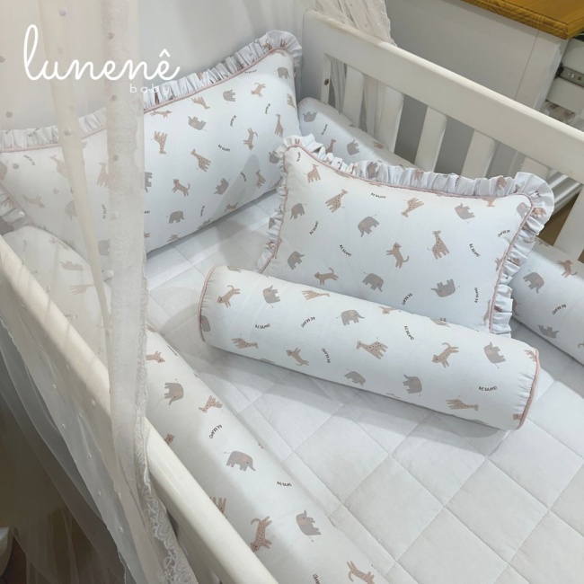 Enxoval de Berço Rose Bichinhos 10 Peças com Almofada Amamentação e Trocador