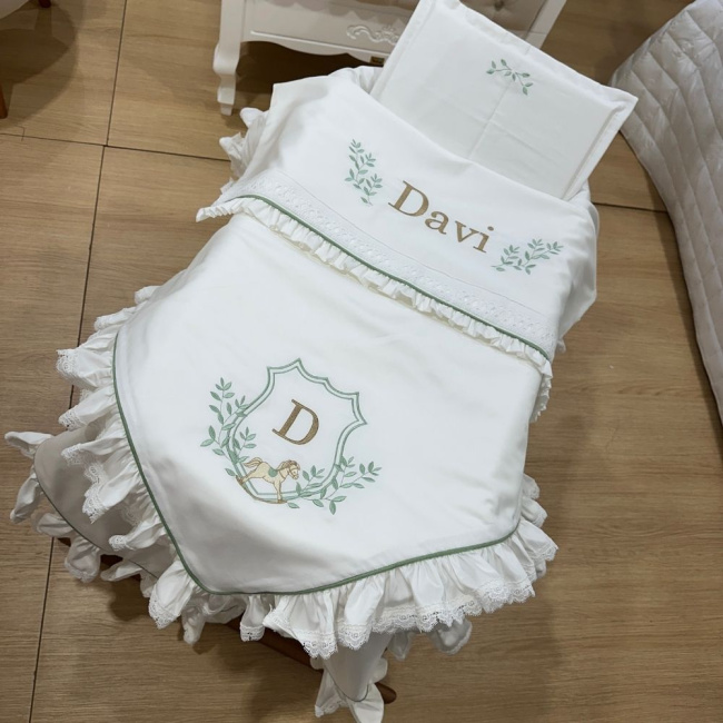 Kit Maternidade 04 Peças Personalizado Cavalinho Brasão Baby 400 Fios 4529