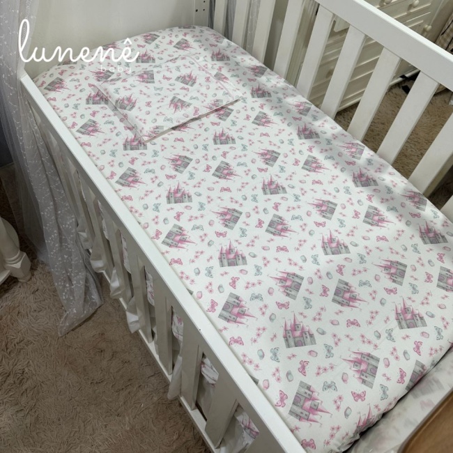 Lençol de Berço 02 Peças Estampa Princesa + Travesseiro Anti Sufocante