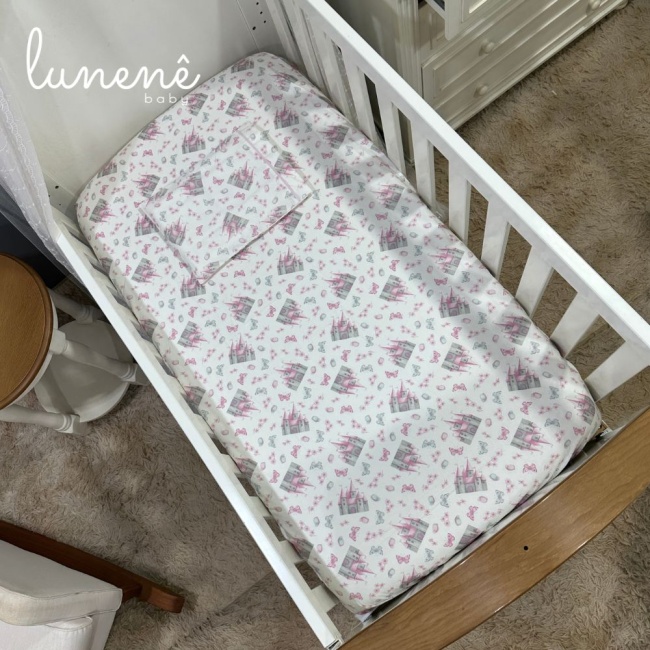 Lençol de Berço 02 Peças Estampa Princesa + Travesseiro Anti Sufocante