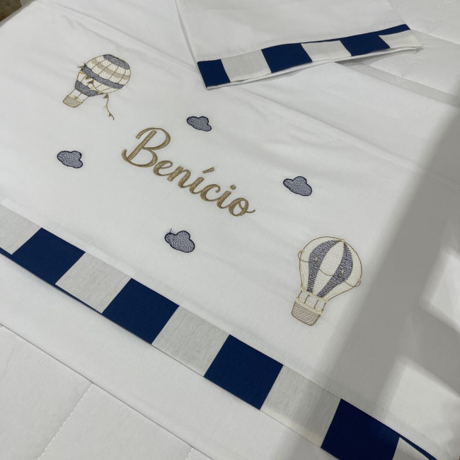 Lençol de Berço 03 Peças Balão Marinho com o nome Benício 4493