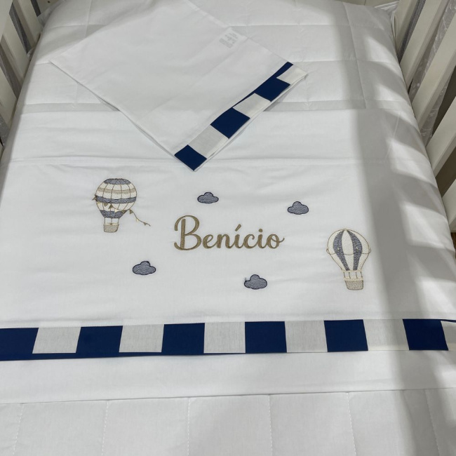 Lençol de Berço 03 Peças Balão Marinho com o nome Benício 4493