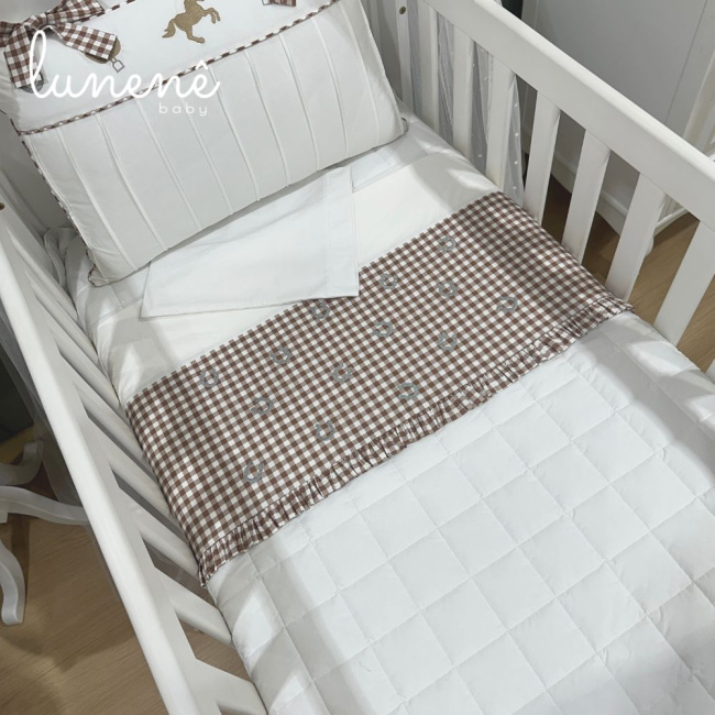 Lençol de Berço 03 Peças Cavalinho Xadrez Cáqui 200 Fios