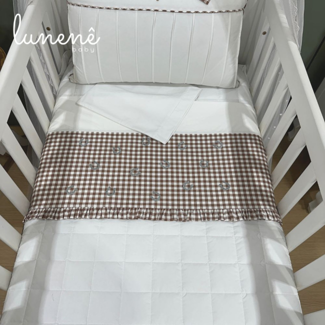 Lençol de Berço 03 Peças Cavalinho Xadrez Cáqui 200 Fios