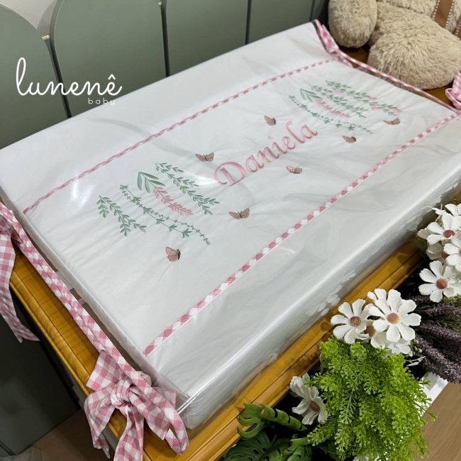 Trocador Anatômico Floral Xadrez Daniela com Nome do Bebê