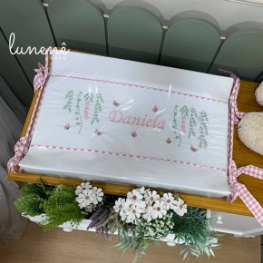 Trocador Anatômico Floral Xadrez Daniela com Nome do Bebê