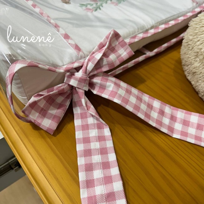 Trocador Anatômico Floral Xadrez Daniela com Nome do Bebê