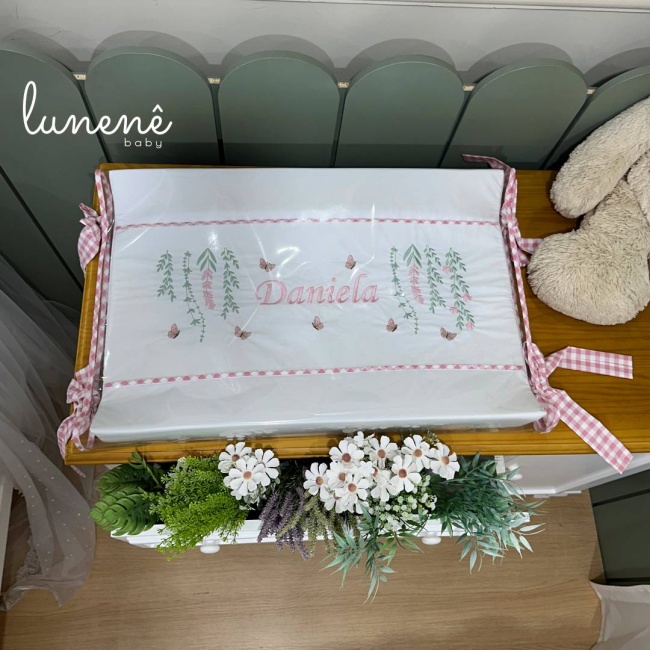 Trocador Anatômico Floral Xadrez Daniela com Nome do Bebê