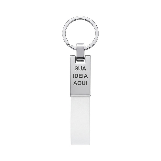 Chaveiro de Metal com Couro Sintético sobre fundo branco