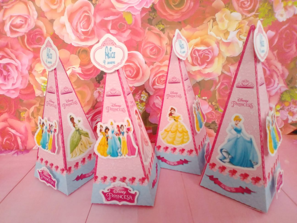 Kit Com 06 Caixas Pirâmides Personalizadas Mundo Mágico Brindes
