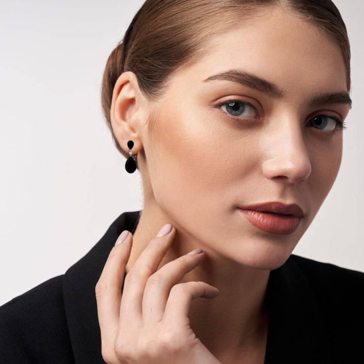 Brinco Gota Negra em Prata 925 Esterlina