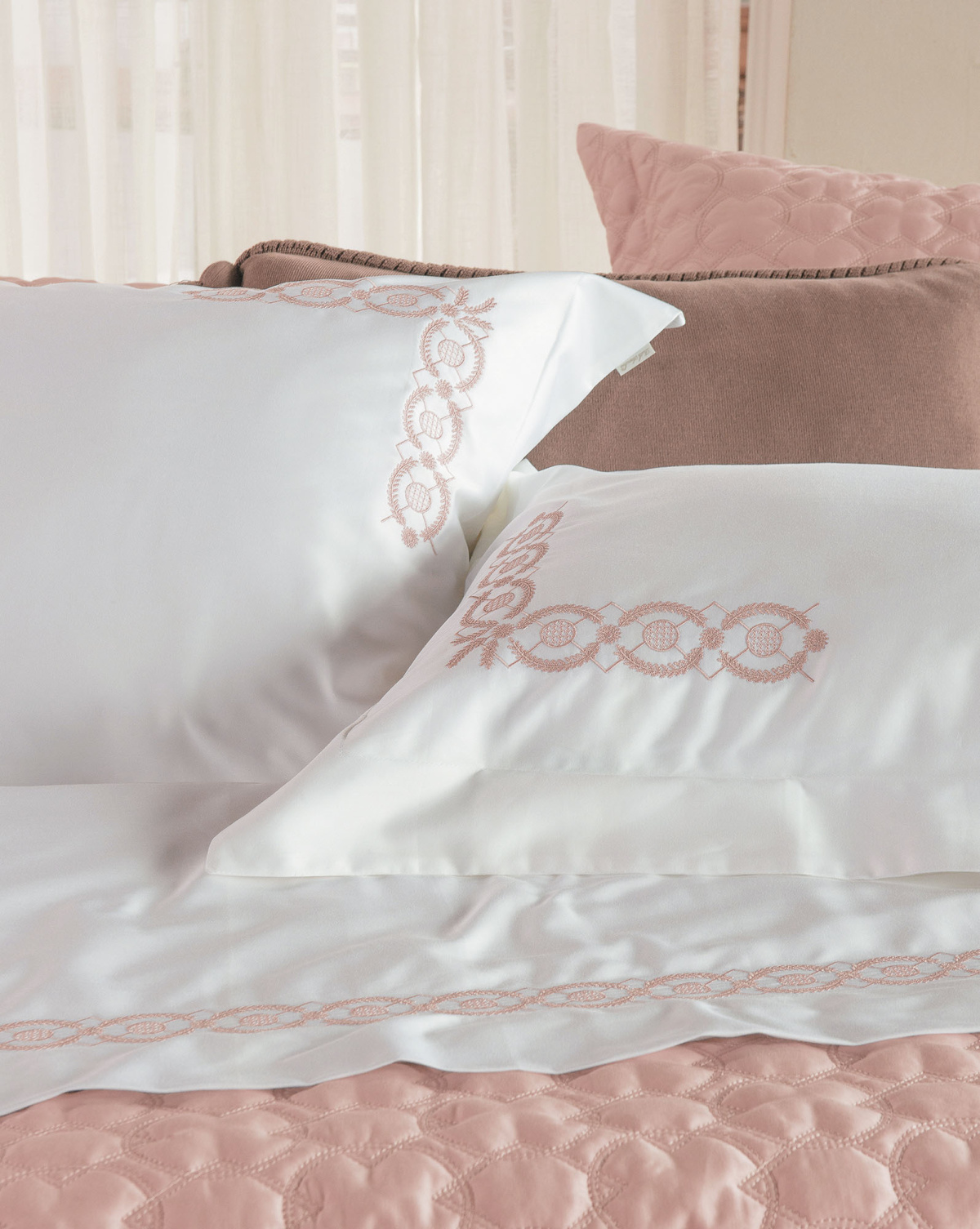 Belize Roupa de Cama - King - Percal 400 Fios - Fio Egípcio - 4 Peças - Branco/Rosa Chá