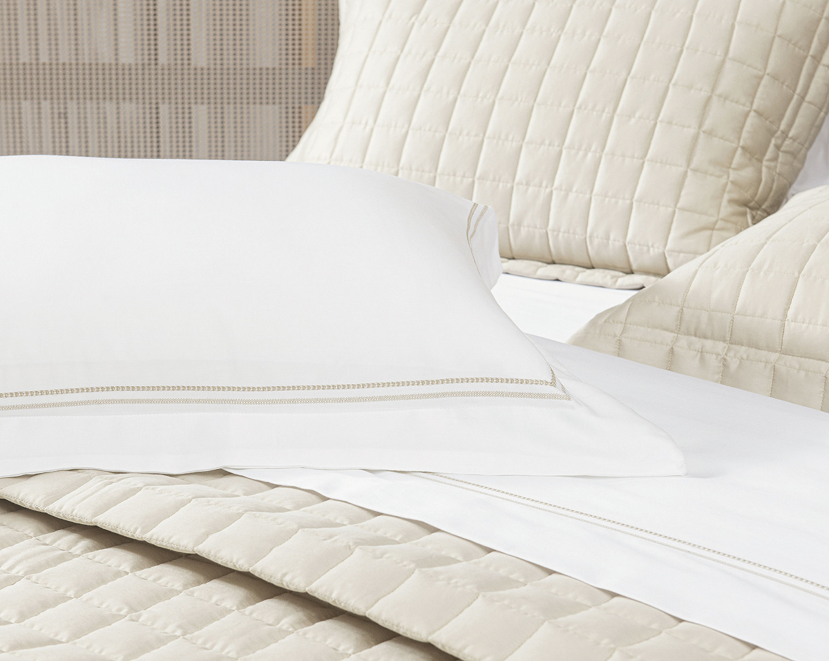 Daily Cobre Leito Matelassado - Queen - Percal 300 Fios - Acetinado - 3 Peças - Bege