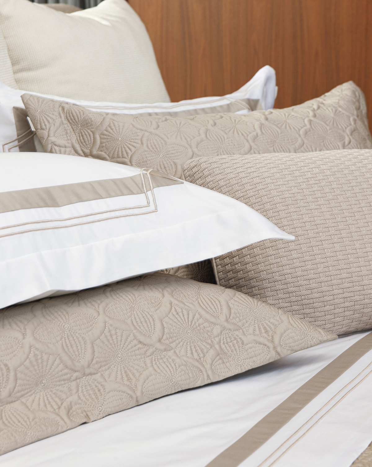 Mascavo Roupa de Cama - King - Percal 400 Fios - Fio Egípcio - 4 Peças - Branco/Fendi