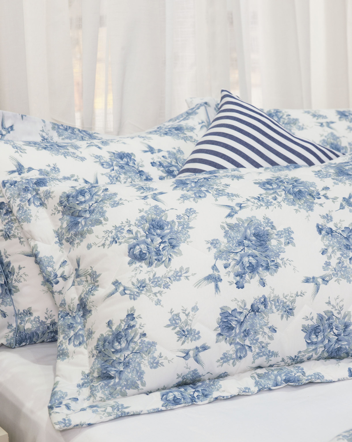 Poeme Roupa de Cama - Queen - Percal 300 Fios - Acetinado - 4 Peças - Floral Azul